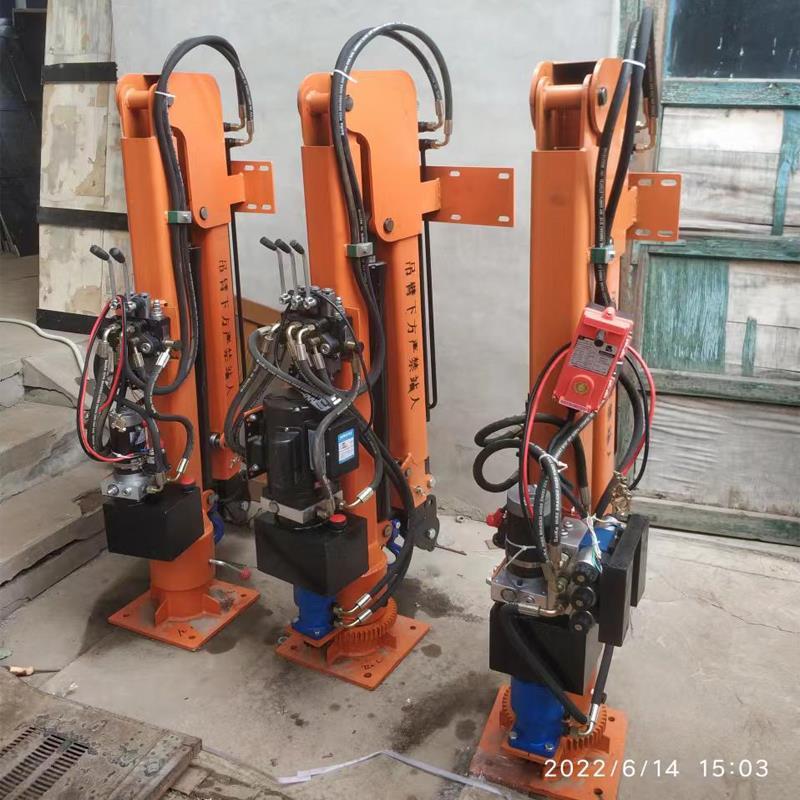 尼勒克县重汽蓝牌随车吊 3.2吨 国六动力强 液压驱动 农用自卸起重机